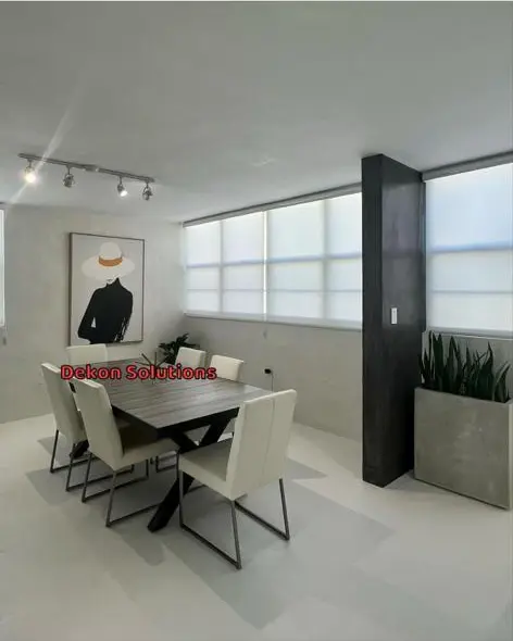 Comedor moderno con superficies de cemento pulido