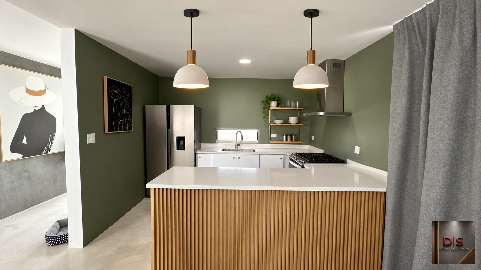 Isla de cocina con panel WPC y dos lámparas colgantes